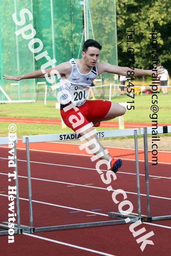Hurdles, 2021 North East Grand Prix 5, Monkton, Wednesday, July 21st. Photo: David T. Hewitson/Sports for All Pics
